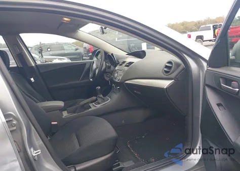 2013 Mazda Mazda3 I Sv z USA, uszkodzony, nr VIN JM1BL1TG3D1797052